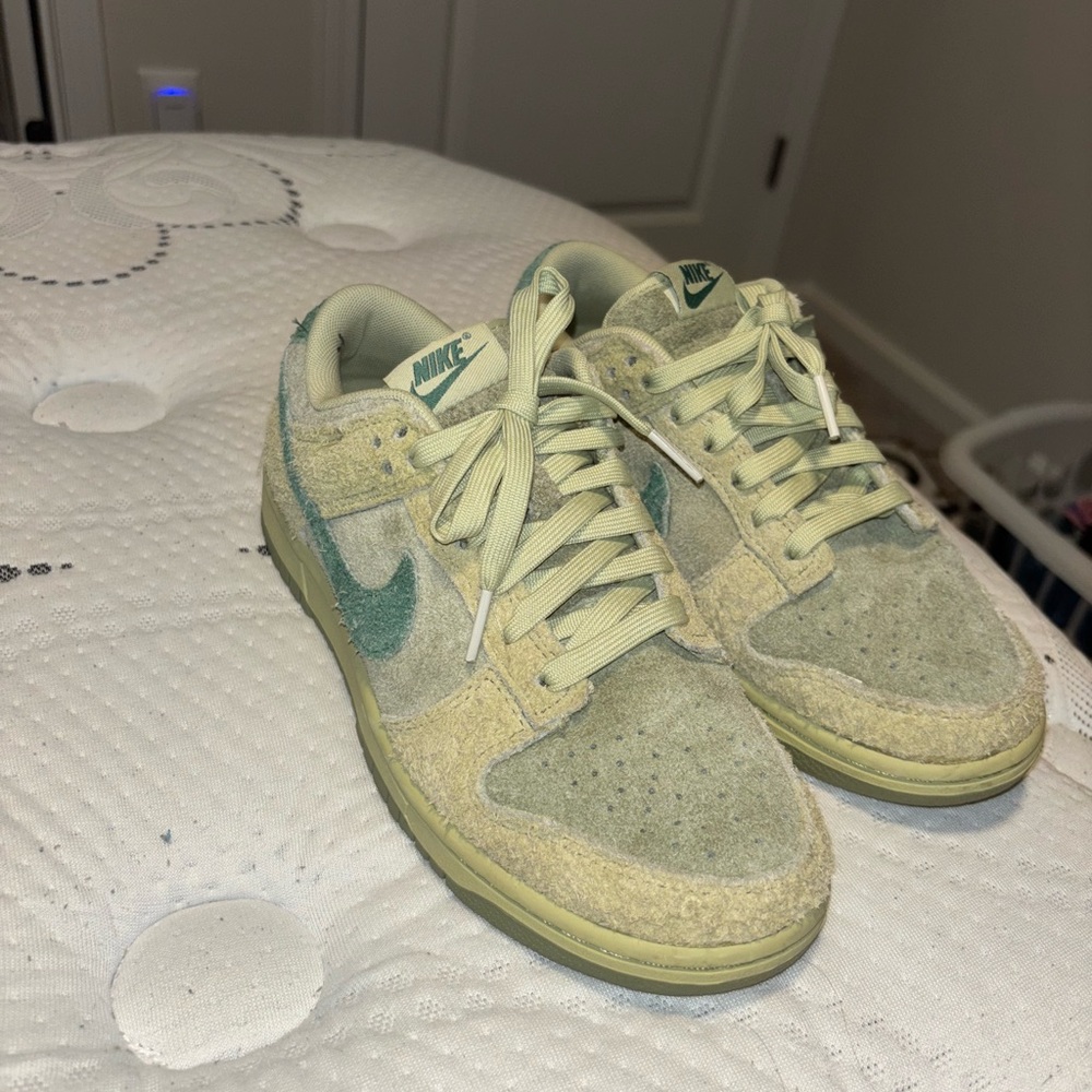 Nike Kids Sneakers in Green and Tan